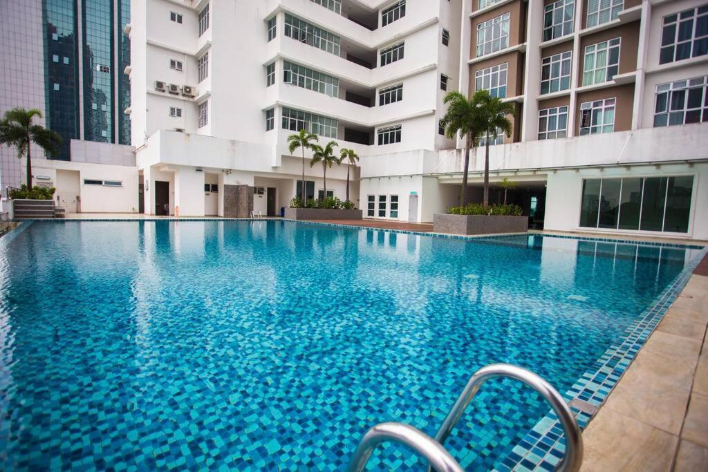 New Skysuites Lovely 2 Bedroom 4-6Pax Τζόχορ Μπάχρου Εξωτερικό φωτογραφία
