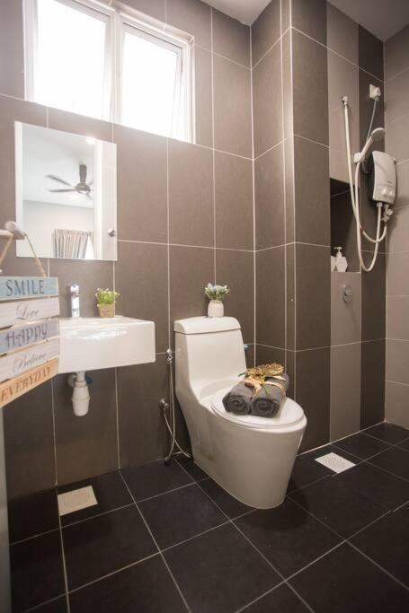 New Skysuites Lovely 2 Bedroom 4-6Pax Τζόχορ Μπάχρου Εξωτερικό φωτογραφία