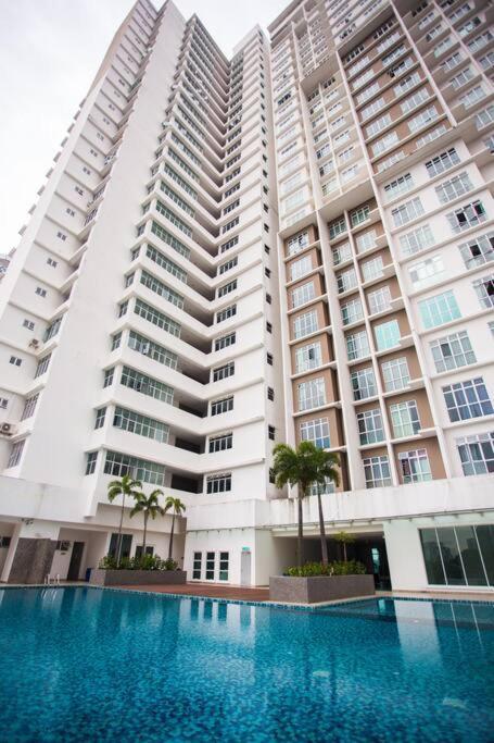 New Skysuites Lovely 2 Bedroom 4-6Pax Τζόχορ Μπάχρου Εξωτερικό φωτογραφία